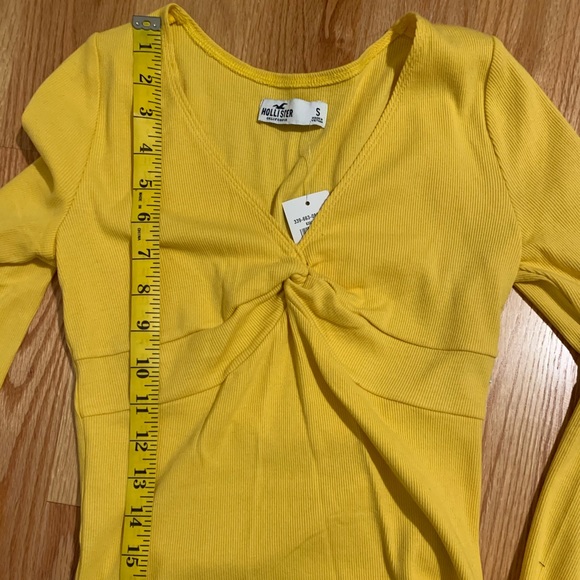 🛍3/$25
Hollister Wrap Top - Picture 5 of 7